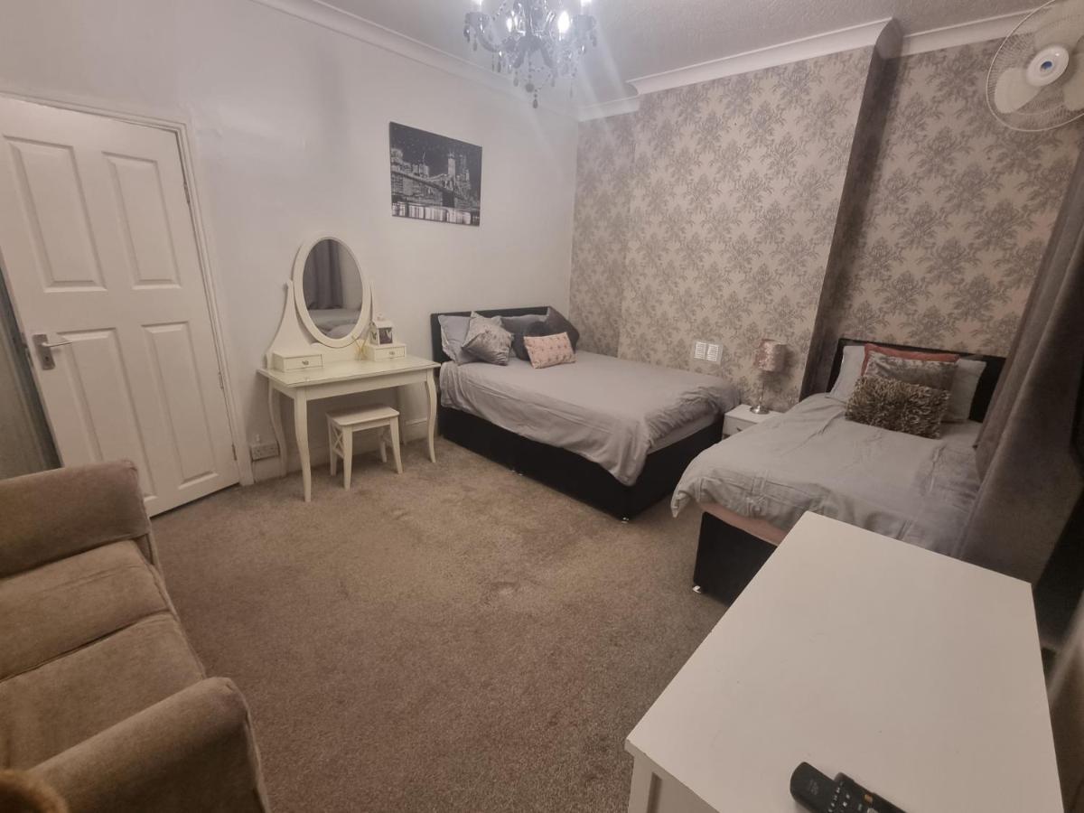 Private Luxury Double Room In Κάρντιφ Εξωτερικό φωτογραφία
