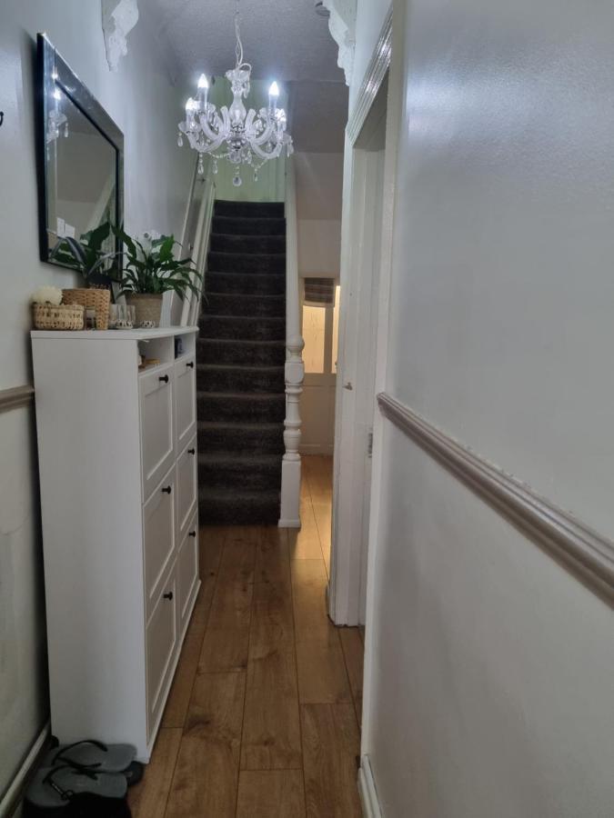 Private Luxury Double Room In Κάρντιφ Εξωτερικό φωτογραφία