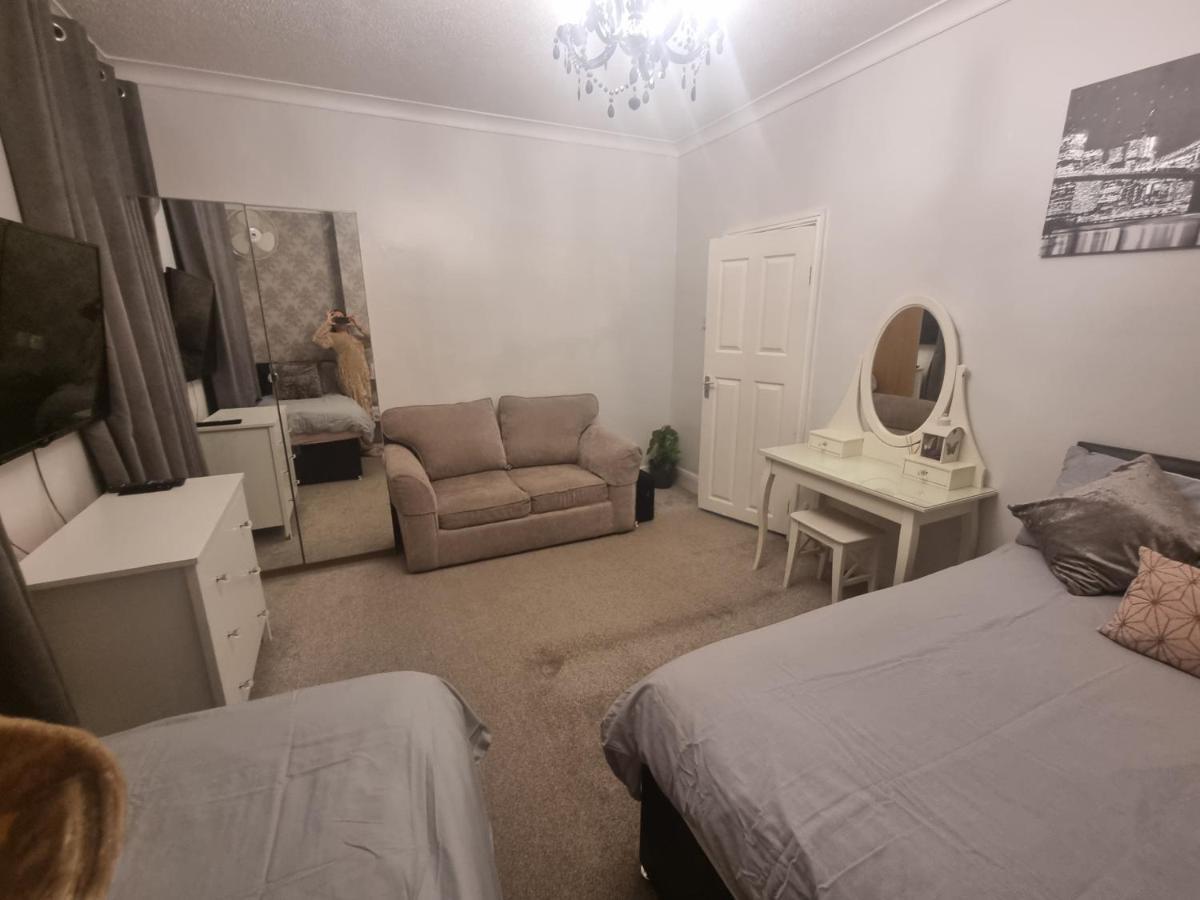 Private Luxury Double Room In Κάρντιφ Εξωτερικό φωτογραφία
