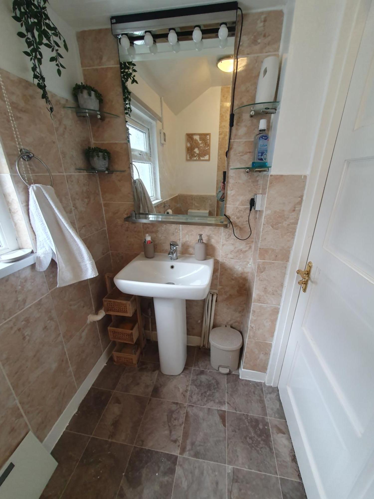 Private Luxury Double Room In Κάρντιφ Εξωτερικό φωτογραφία