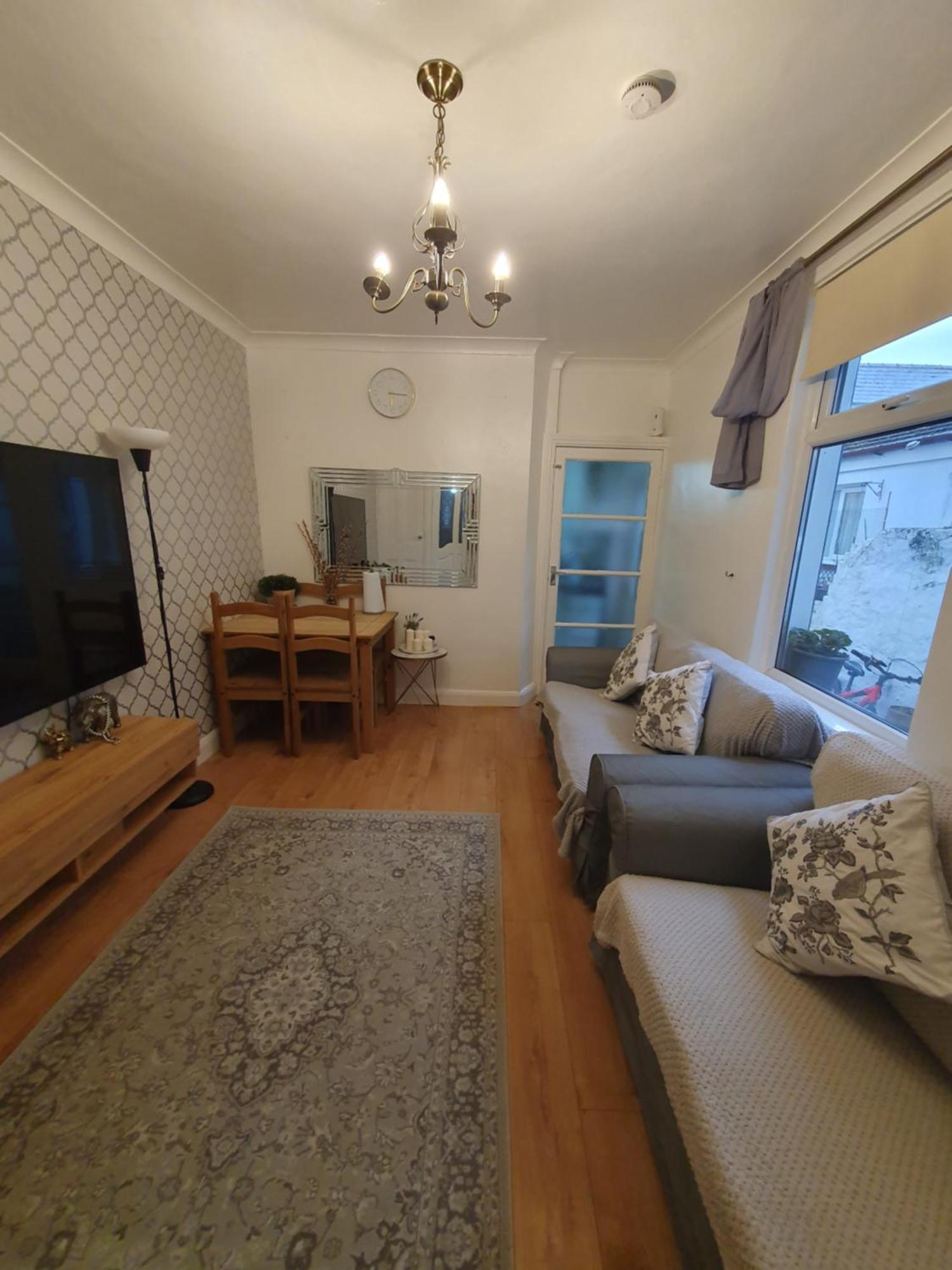 Private Luxury Double Room In Κάρντιφ Εξωτερικό φωτογραφία